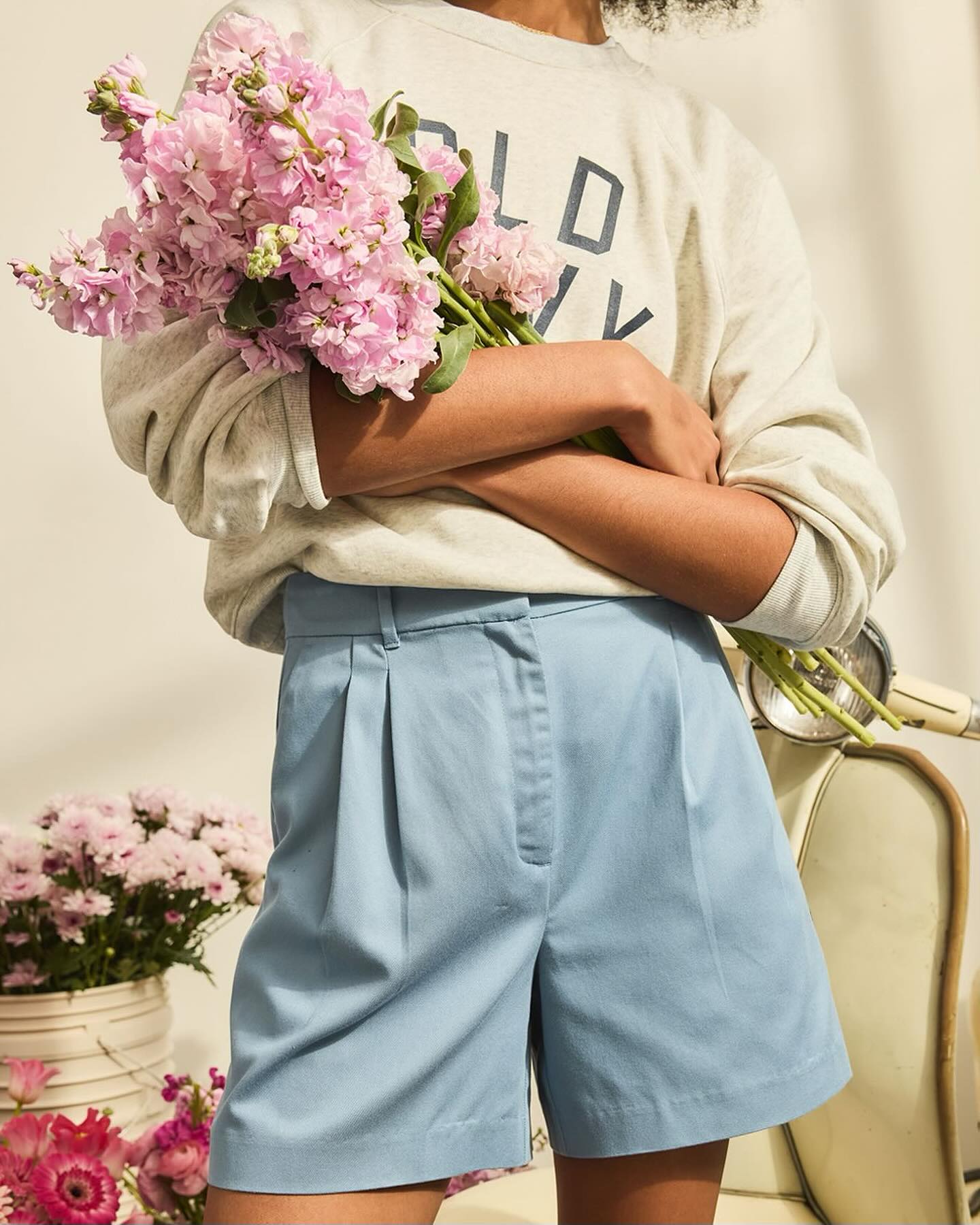 Spring outfits from Old Navy + Spring flowers…yes please icon