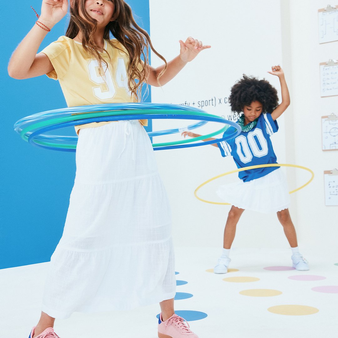 snapins-ai_3682593395455189938 Old Navy two girls playing with hula hoops