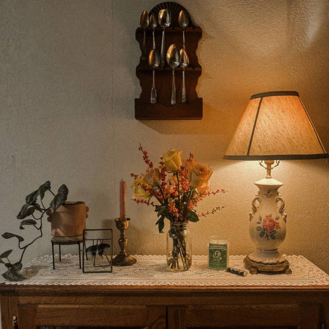 SGP TN HOMEGOODS (1) (1) A lamp and other items from Homegoods